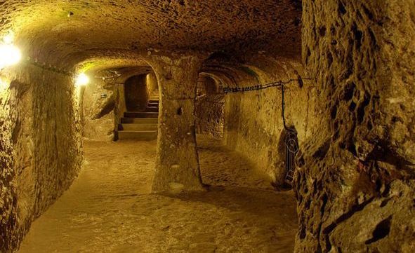 Найдена гигантская сеть подземных туннелей от Шотландии до Турции, которым 12 000 лет! Поистине впечатляющие!