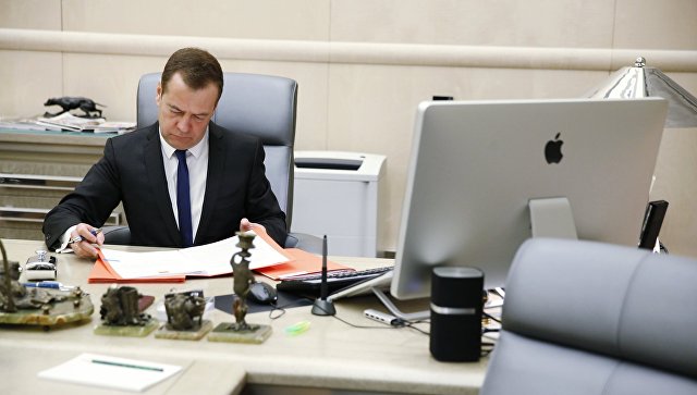 Медведев поздравил Арипова с назначением на пост премьера Узбекистана