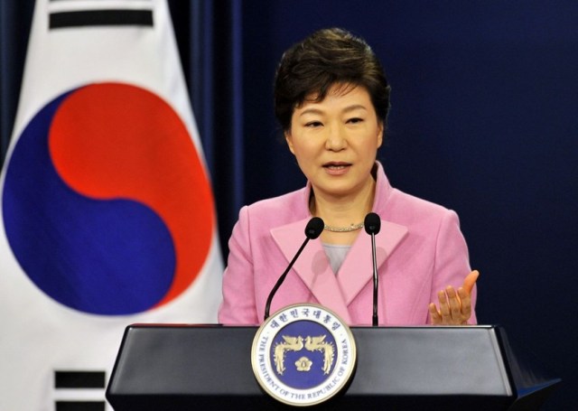Жанубий Корея президентининг ишдан олинишига сабаб бўлган дугонасининг қизи қамоққа олинди