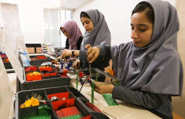 Команду девочек из Афганистана не впустили в США на соревнования