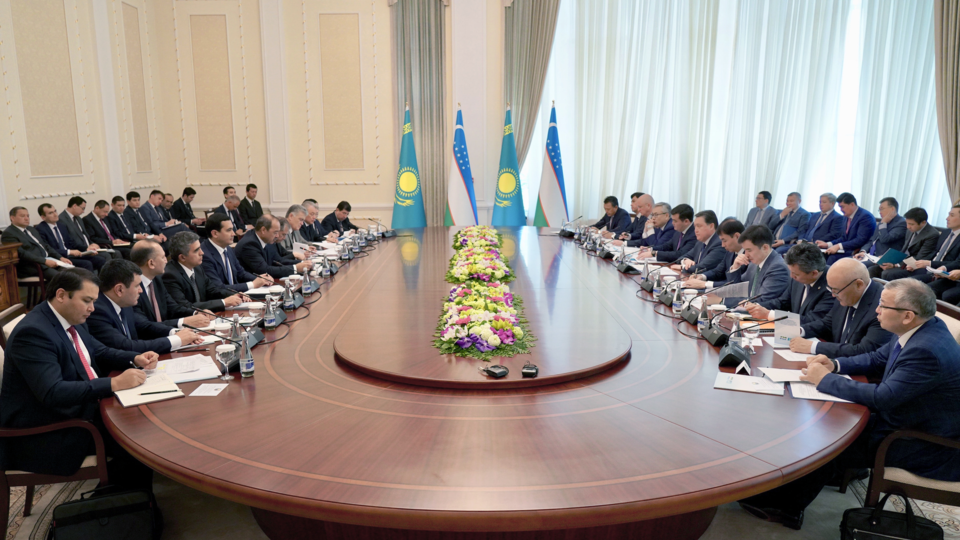 Узбекистан и Казахстан подписали документы на 1,5 миллиарда долларов!